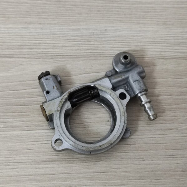 Купити масляний насос бензопили Штиль