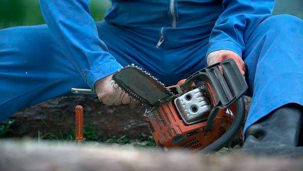  Бензопила глухне при натисканні на газ style = 