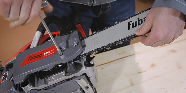 Як підтягнути ланцюг на бензопилі