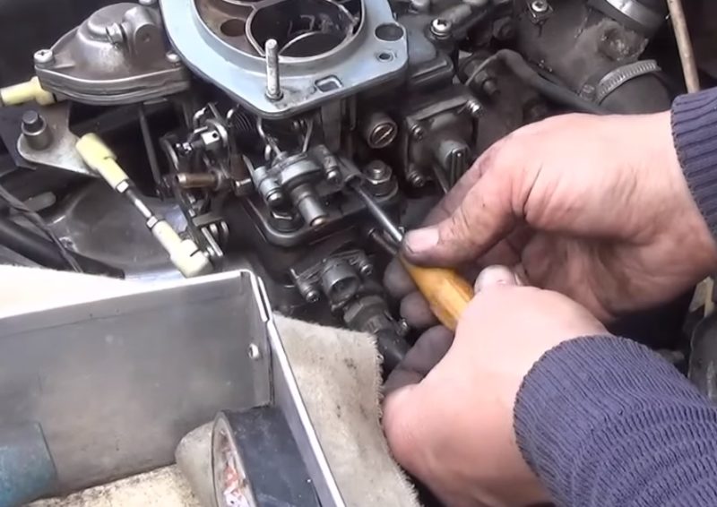 Регулювання холостого ходу бензопили Регулювання холостого ходу бензопили